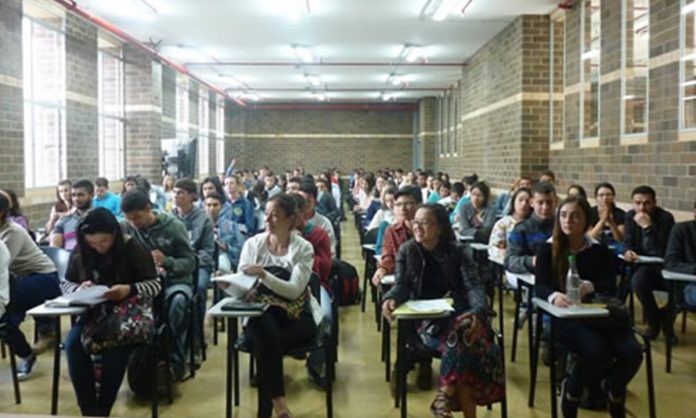 universitarios-696x418-1