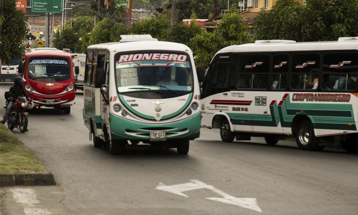 transporte-publico-busetas-buses-pasajes
