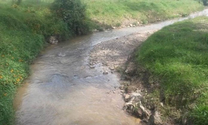 cornare-quebrada-contaminacion-2