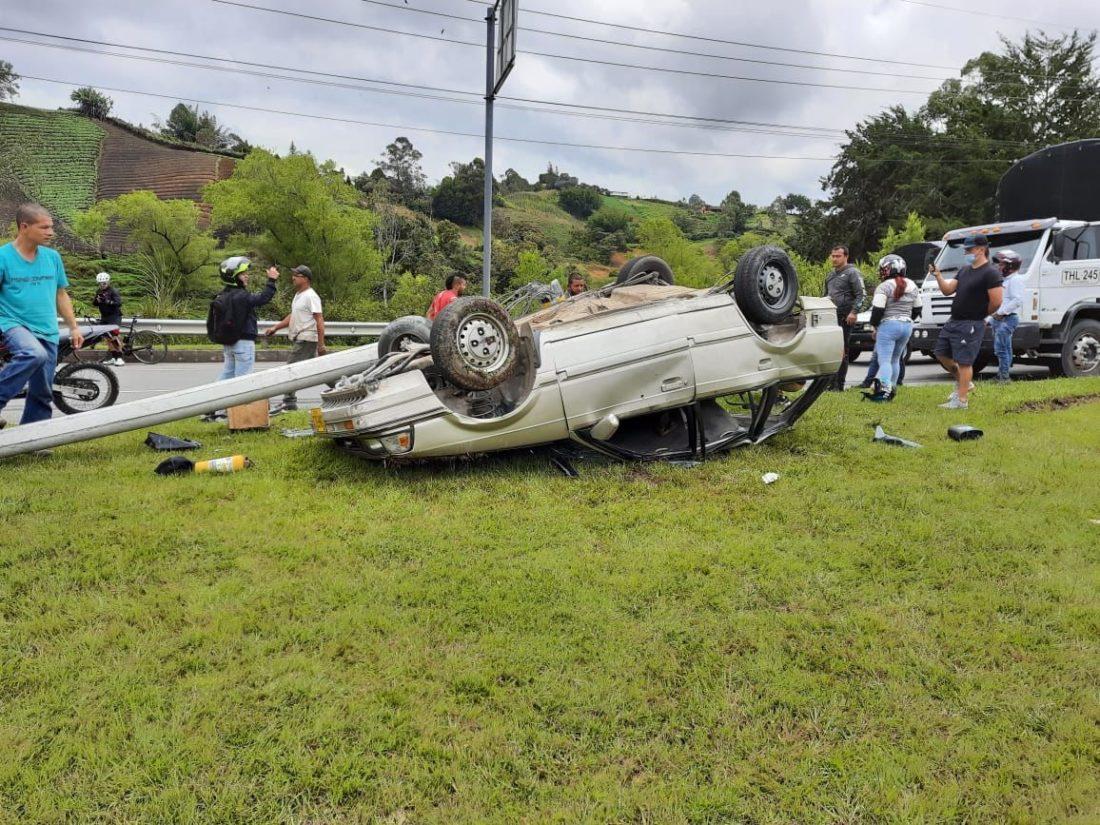 Accidente de tránsito en la Autopista Medellín - Bogotá.