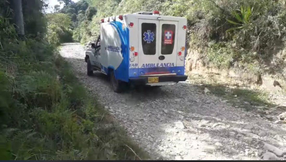 Denuncia ciudadana desde Alejandría. Aparentemente, ambulancia no atendió a paciente que se encontraba tirado sobre la vía.