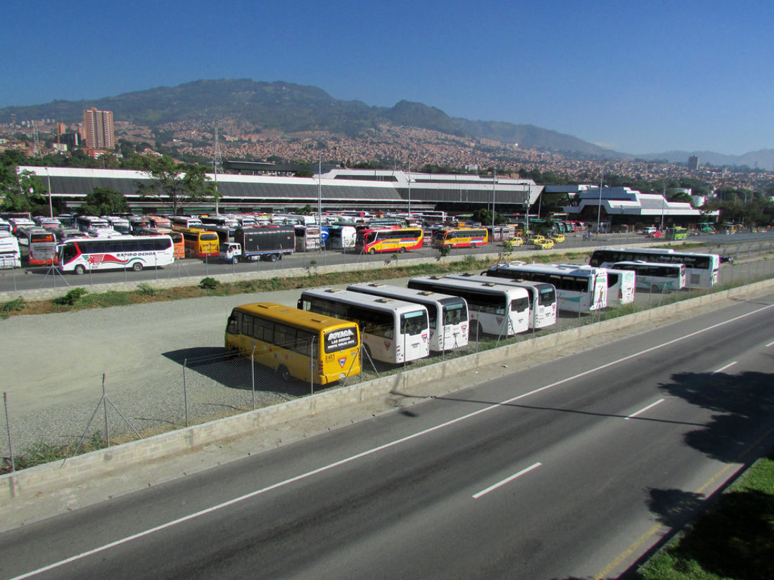 Buses del Oriente no están autorizados para recoger a pasajeros en las vías de Medellín.