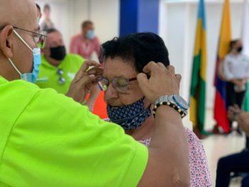 176 personas estrenan gafas en Guatapé