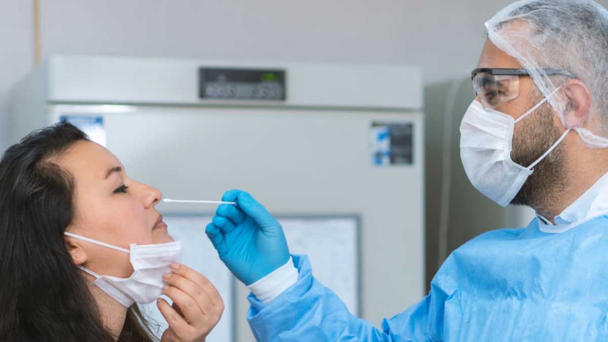 toma-prueba-covid-19-referencia Incapacidades por COVID-19, cambios.