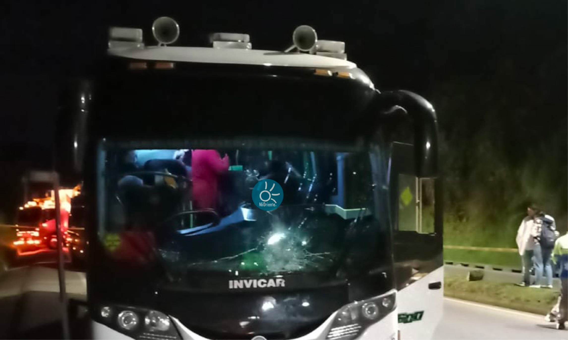 web-23-bus-autopista-accidente