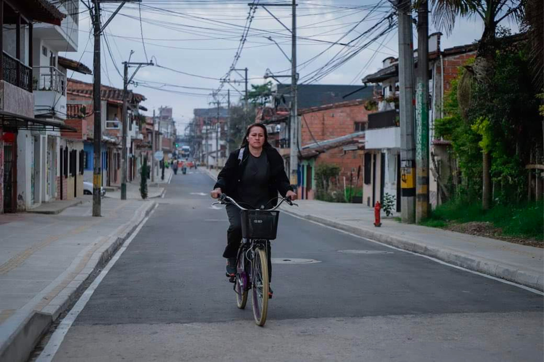 web 23 mujer bicicleta la ceja carrera 19