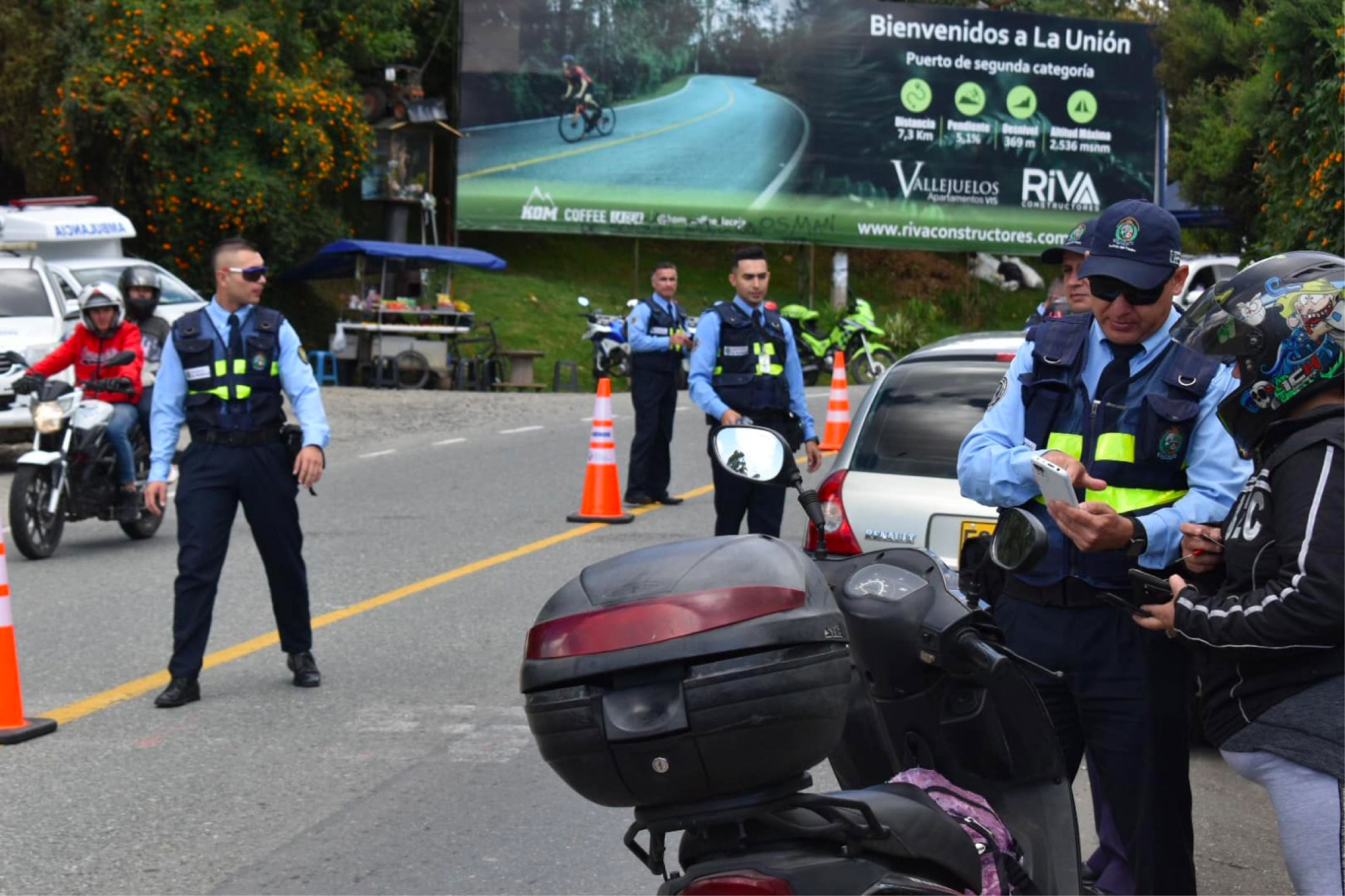 web-23-autoridades-la-ceja-la-union-transito-puesto-de-control