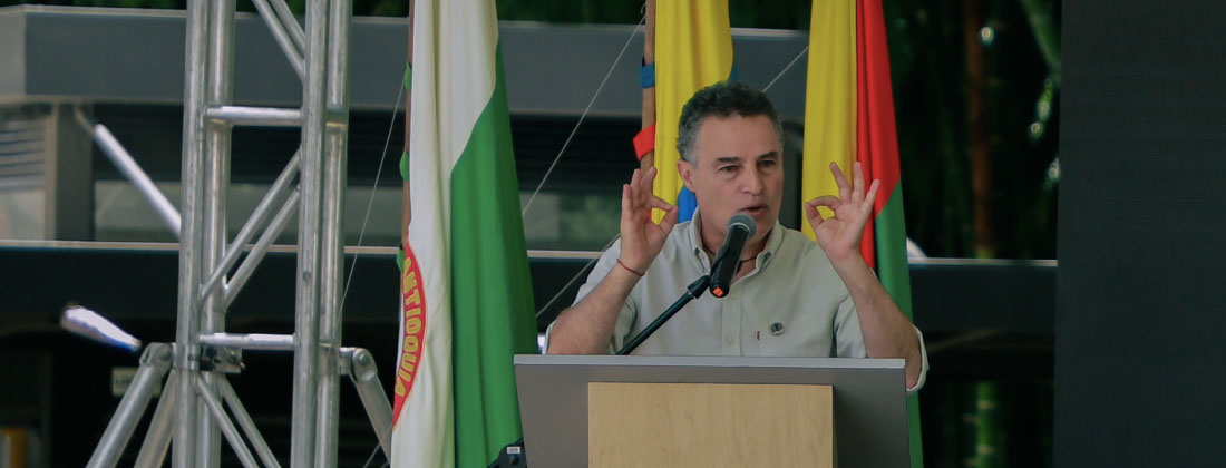 web-23-anibal-gaviria-hablando anibal-gaviria