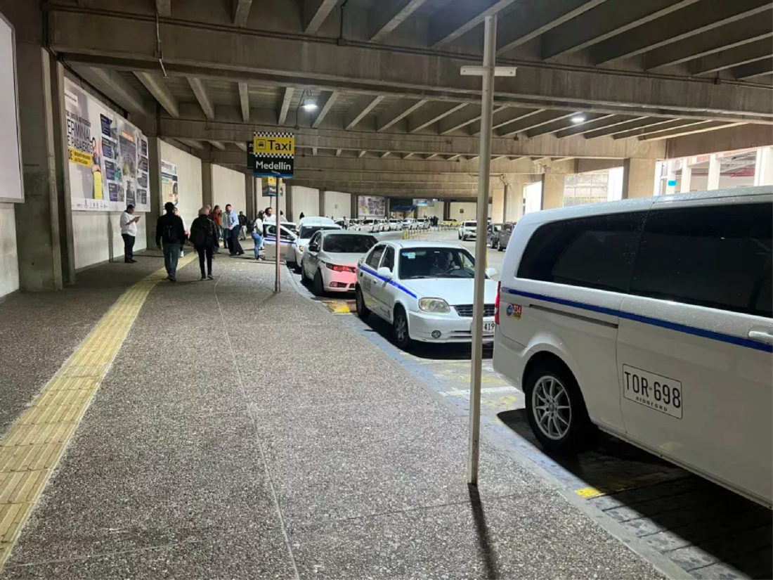 taxistas-aeropuerto-bloqueos