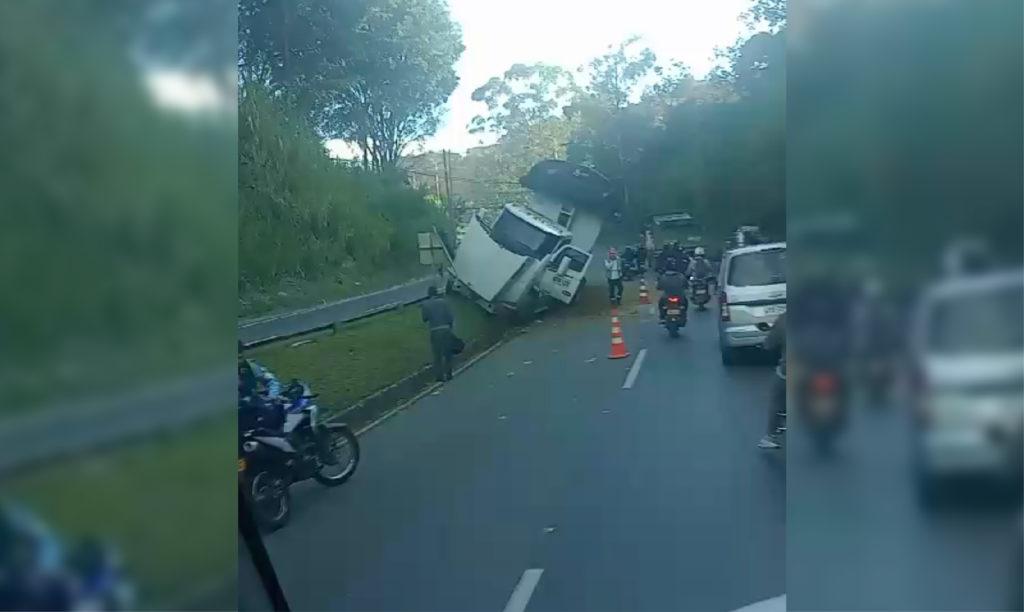 Vía MedellínEl Santuario está cerrada por accidente de tránsito
