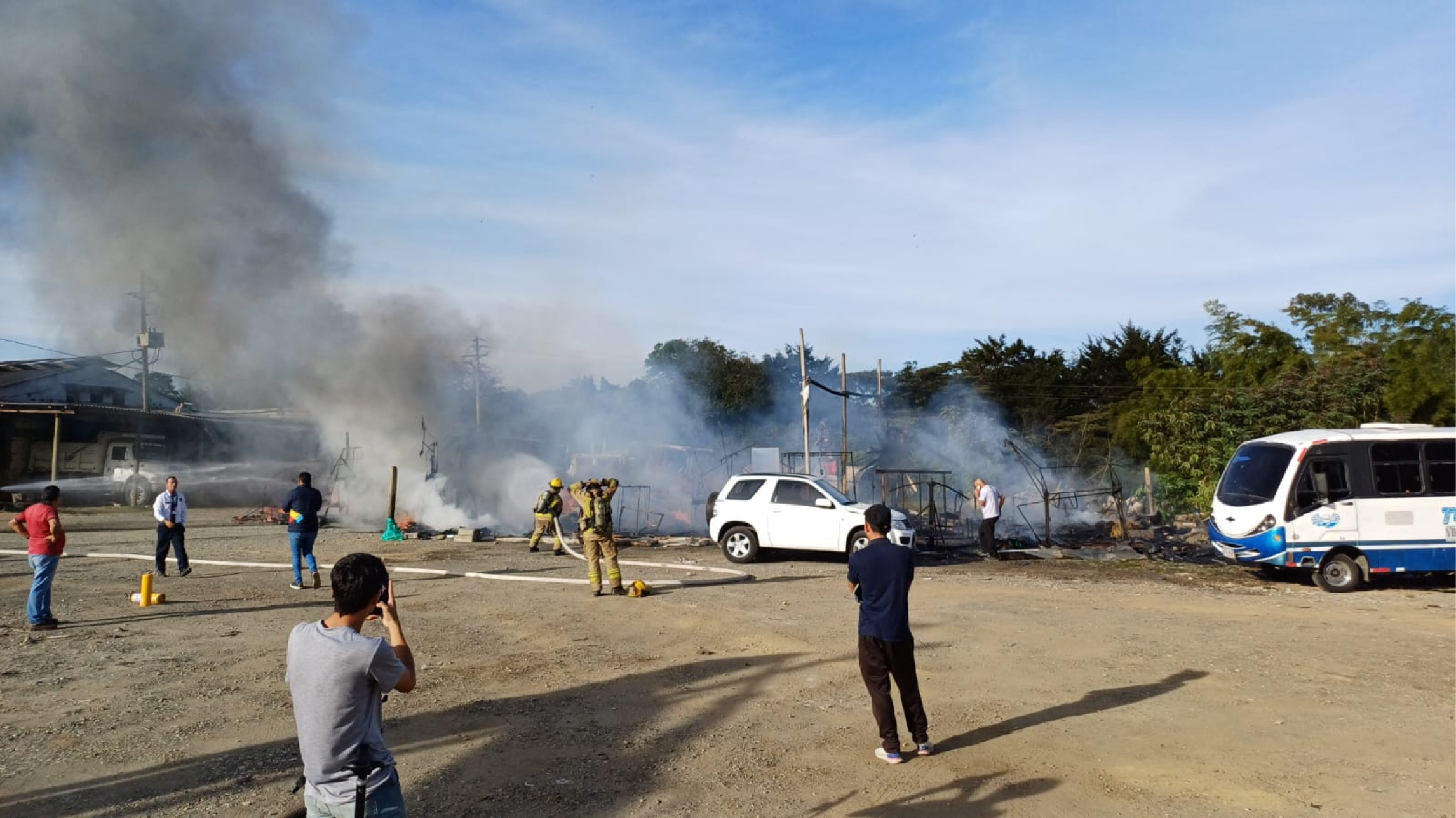 web-23-incendio.rionegro-parqueadero