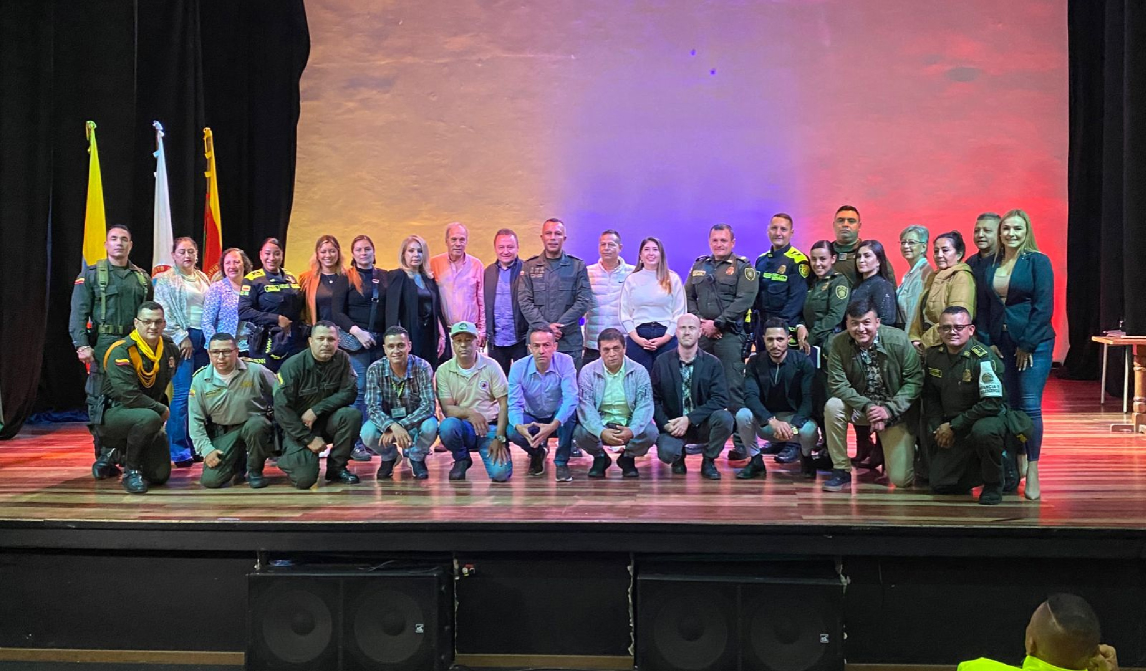 web-24-policia-en-la-ceja