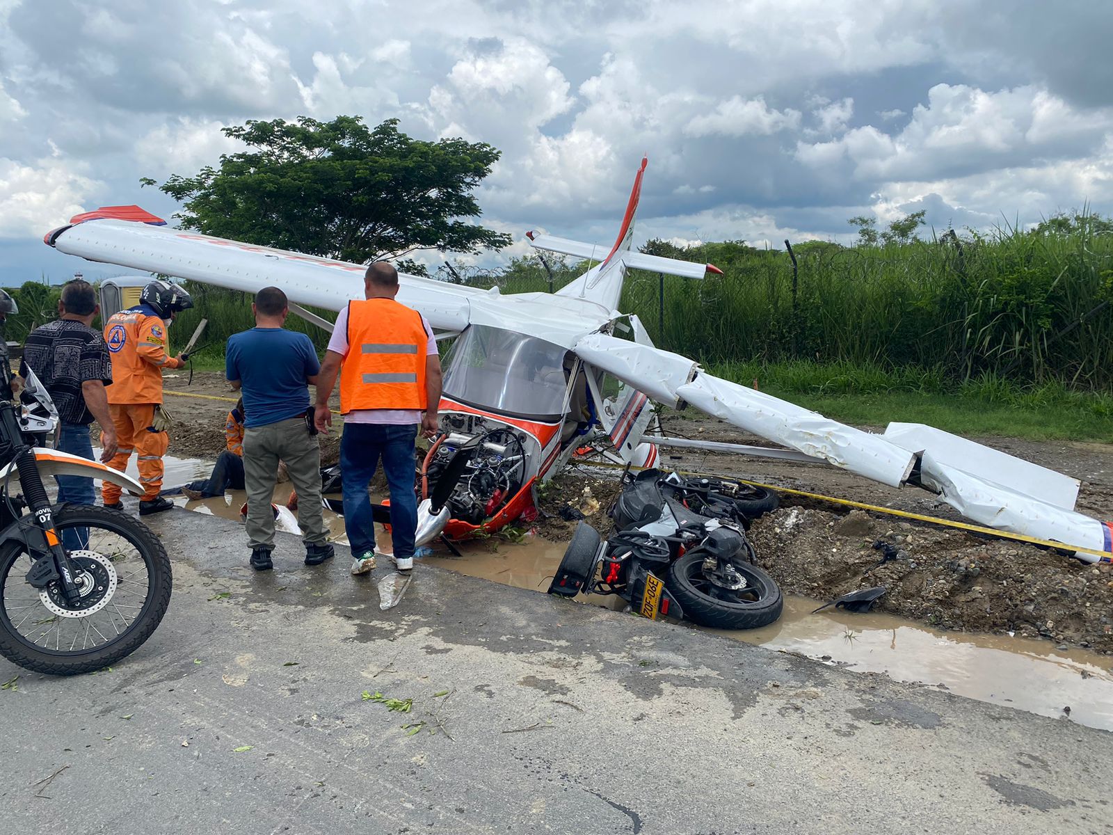 Video: Avioneta se estrelló contra un motociclista en la vía Panamericana