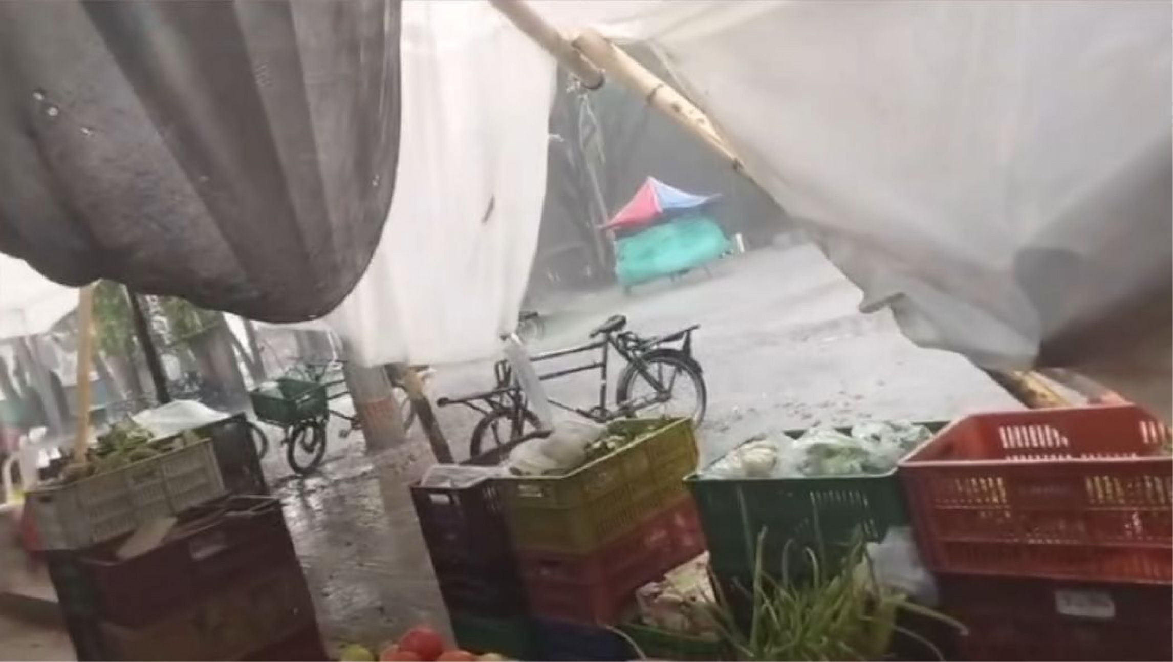 web-aguaceros-afectaron-comerciantes-la-ceja