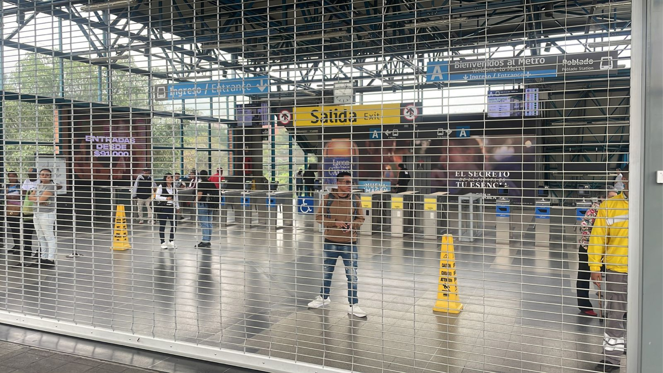 web-fallecio-hombre-mayor-estacion-poblado-metro