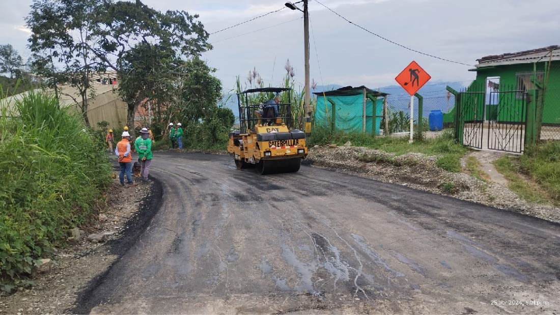 Ya está en marcha la pavimentación del primer kilómetro de la vía Nariño - Puente Linda