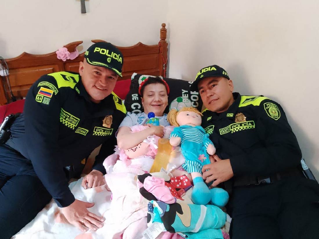 web-policia-cumpleaños-mujer-capacidades-especiales-abejorral