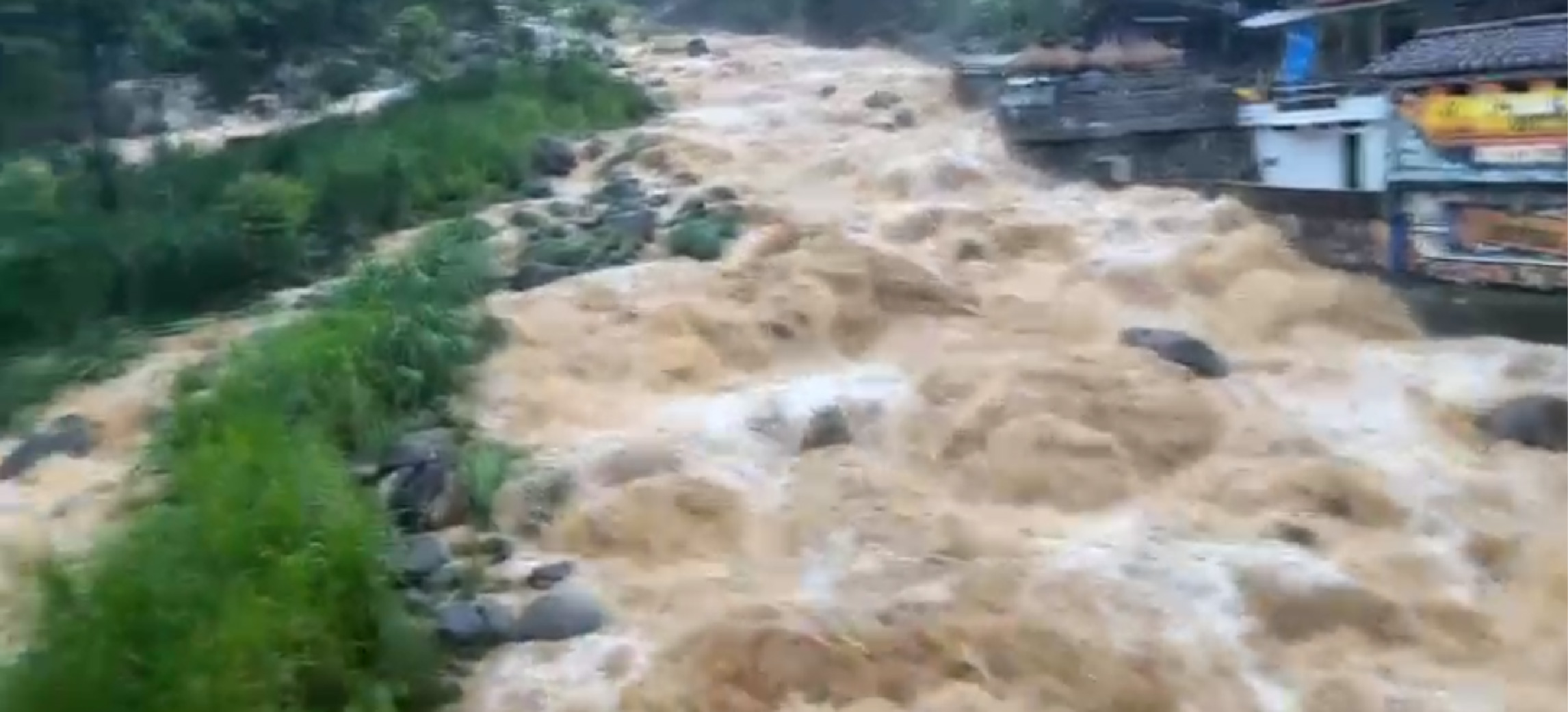 ¡Impactante! Emergencia invernal en Cocorná: así está la quebrada La Chorrera por fuertes lluvias