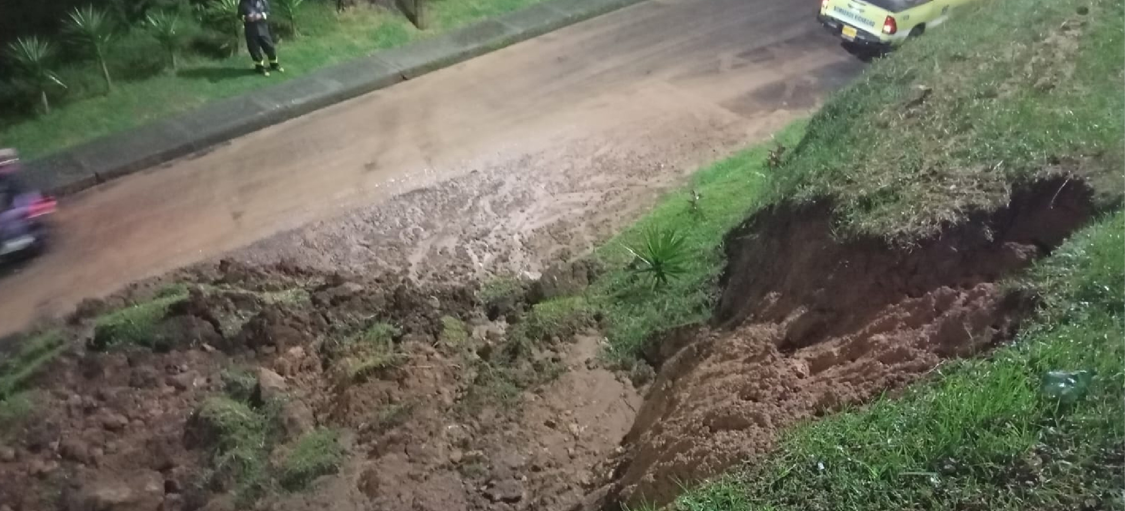 web-Pérdida-de-banca-propiciada-por-las-lluvias-tiene-en-riesgo-de-colapso-a-más-de-20-viviendas-en-Rionegro