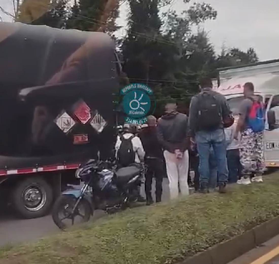 Una persona se encuentra atrapada tras accidente de tránsito en la Autopista, a la altura de Guarne