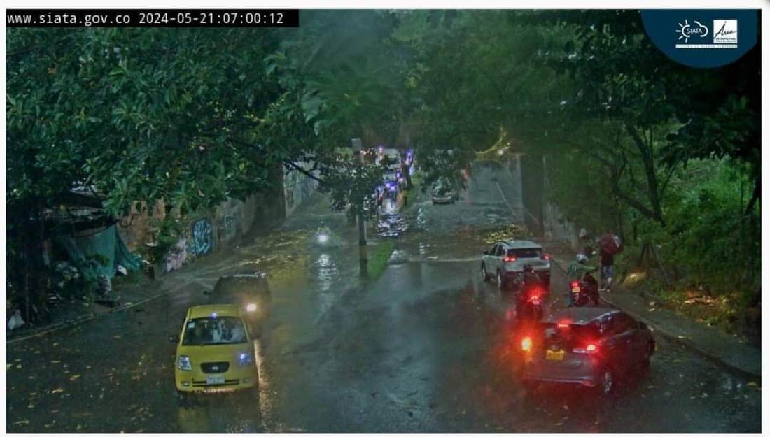Accidente, caída de poste e inundaciones: mañana lluviosa en Medellín deja al menos cuatro personas heridas