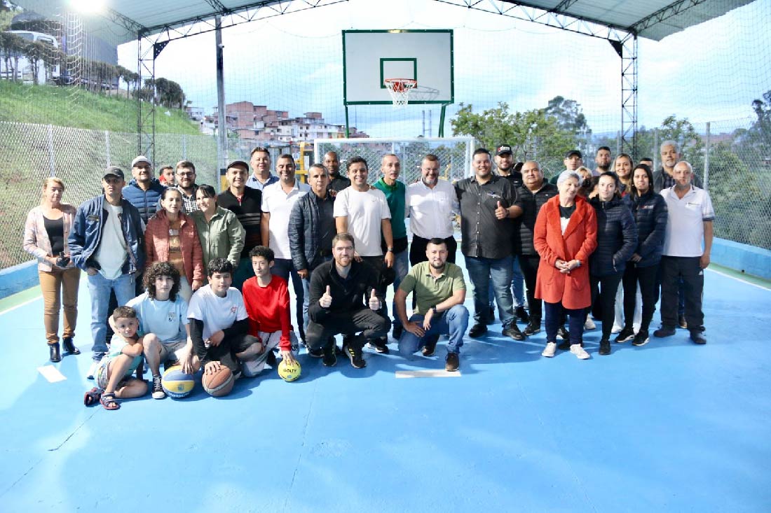 Rionegro entregó remodeladas placas polideportivas a las comunidades de Villas del Sol y Altos de Villa María