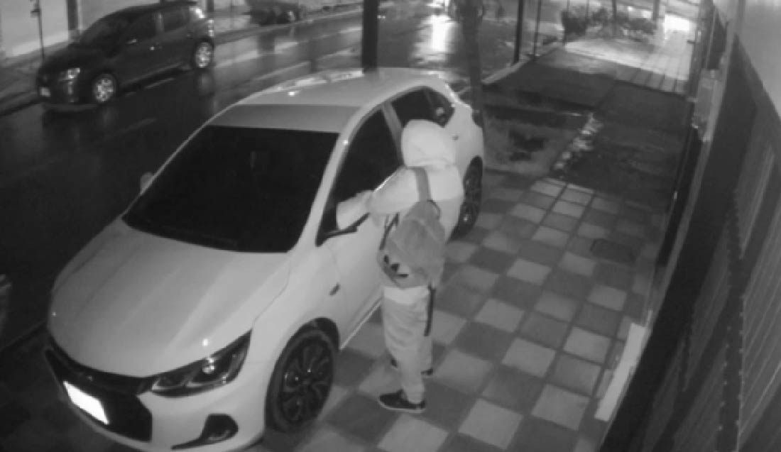 Continúan robos de las tapas de espejos retrovisores en El Porvenir: sujeto quedó captado en cámaras
