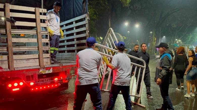 desmonte vallas Parque Lleras