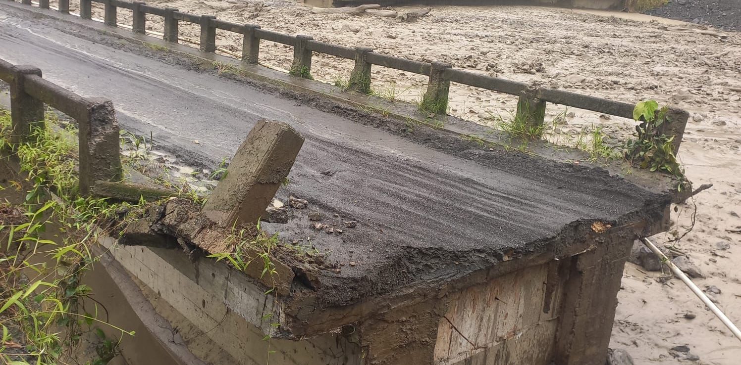 Alerta en Carepa: lluvias ocasionaron el colapso de dos puentes dejando 16 veredas incomunicadas