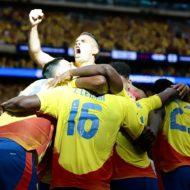 Selección Colombia celebra tras victoria 2-1 sobre Paraguay en la Copa América en Houston, Texas.