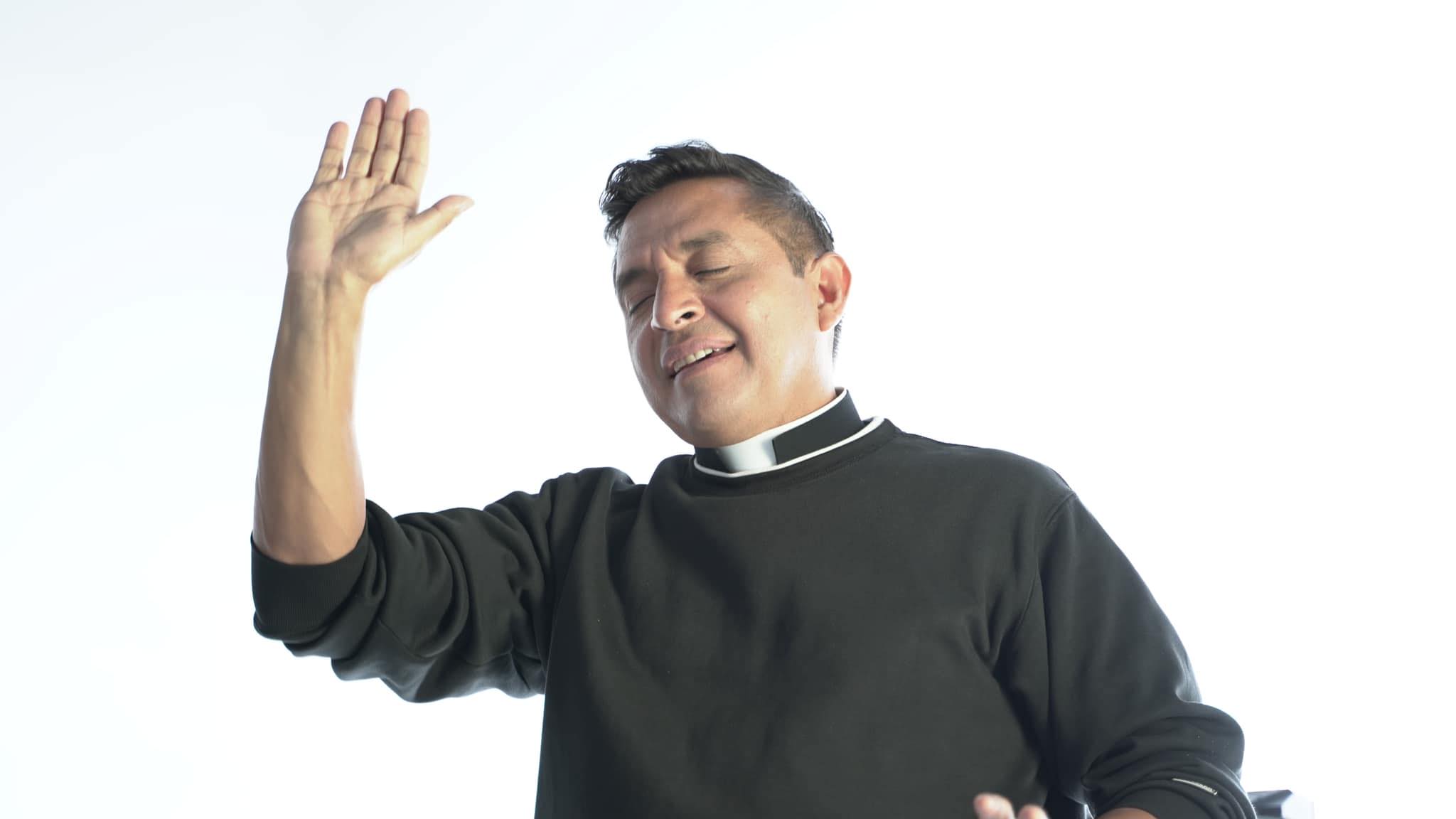 padre-chucho-amenazas-salida-colombia