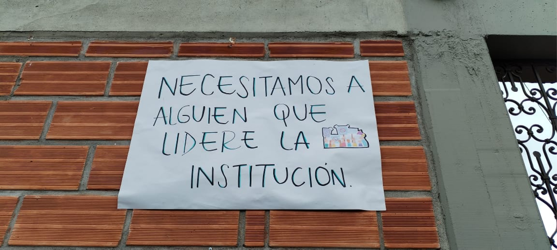 Protesta de estudiantes y padres de familia de colegio en Abejorral: piden reintegro de rectora