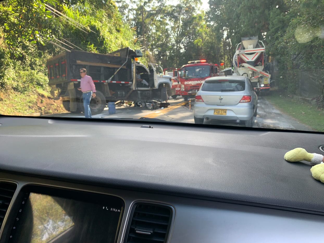 Rescatan al hombre atrapado tras accidente en la vía Don Diego-Llanogrande