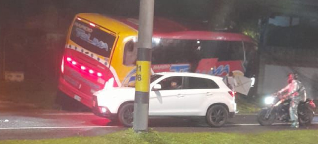 Aparatoso accidente de tránsito en Guarne dejó un conductor herido