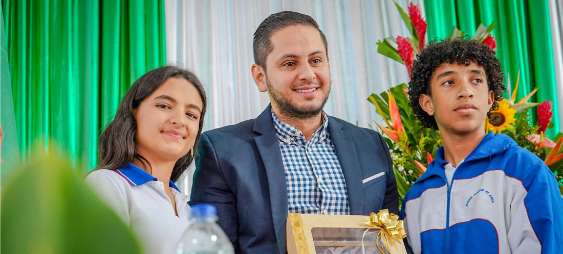 La Institución Educativa Escuela Normal Superior de María recibió la Orden del Congreso de Colombia