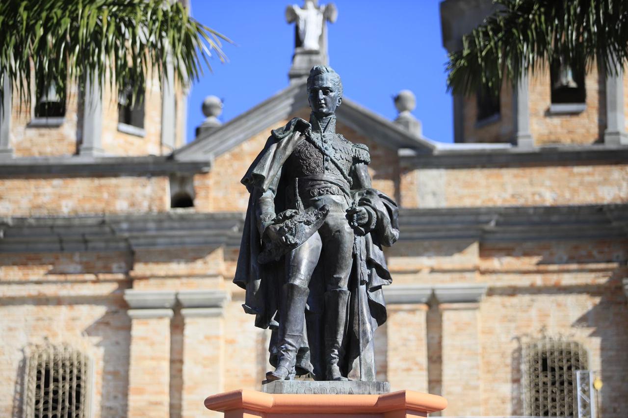 En el marco del Bicentenario de la Batalla de Ayacucho, la Gobernación de Antioquia rinde homenaje a José María Córdova