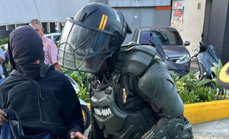 Sujeto que infiltró las marchas del 25N en Medellín con artefactos explosivos fue capturado