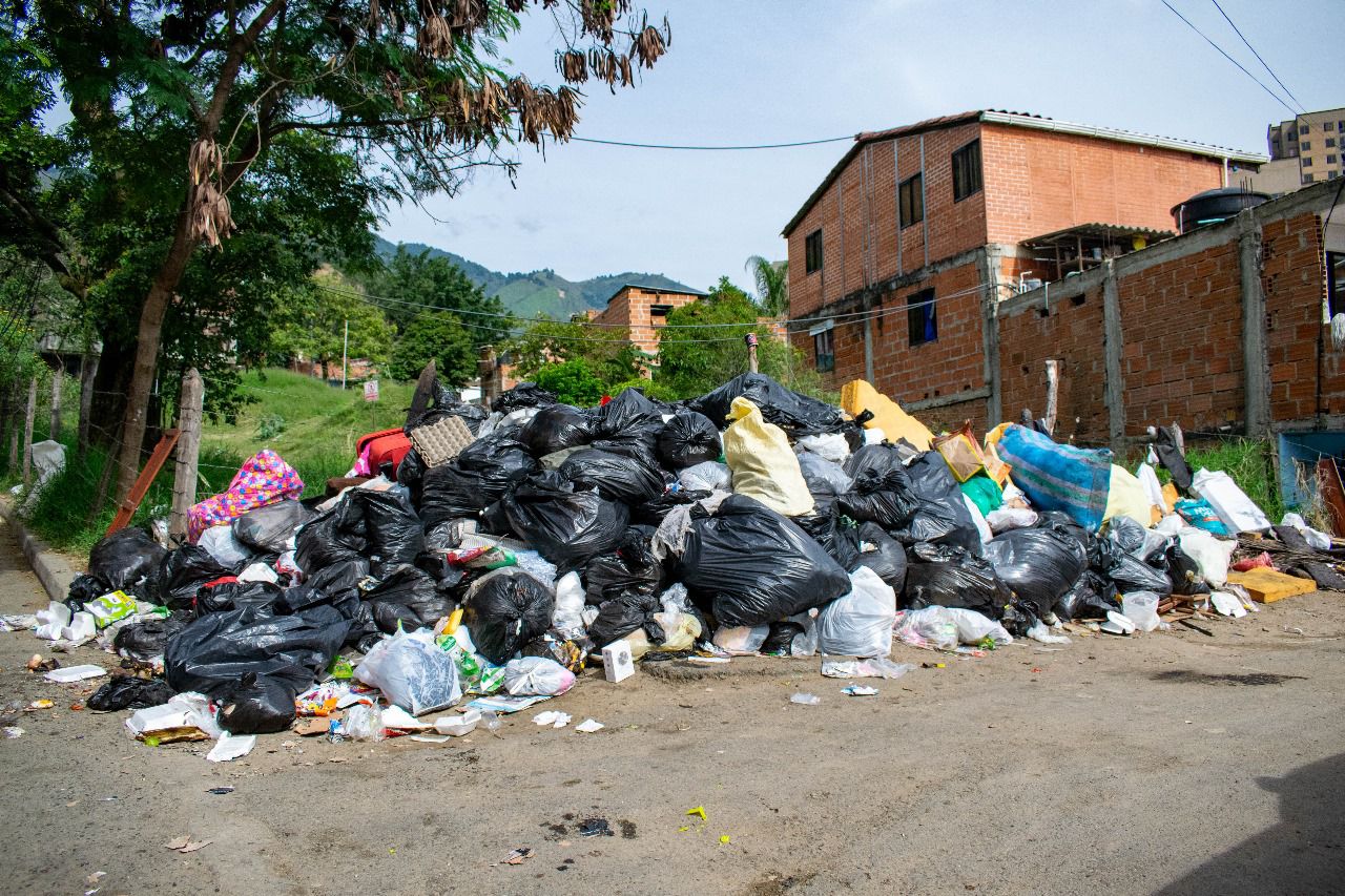 ¡Los residuos en su lugar! El llamado de las autoridades ambientales en temporada de lluvias