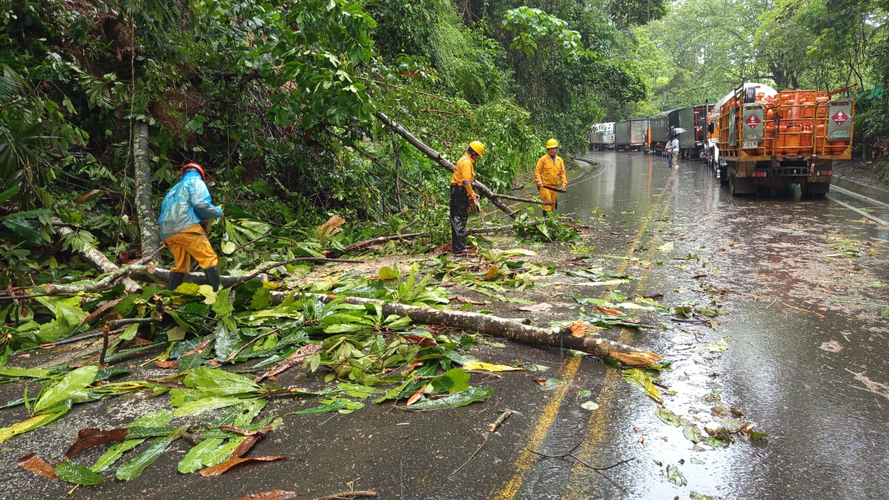 Estas son las vías alternas ante posibles cierres en la Autopista, a la altura San Luis, si persisten las lluvias