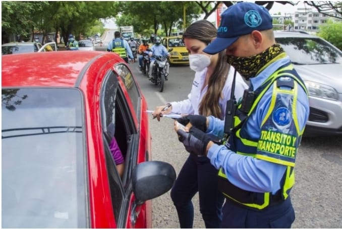 Estas son las infracciones de tránsito más comunes en Colombia y el precio de las multas