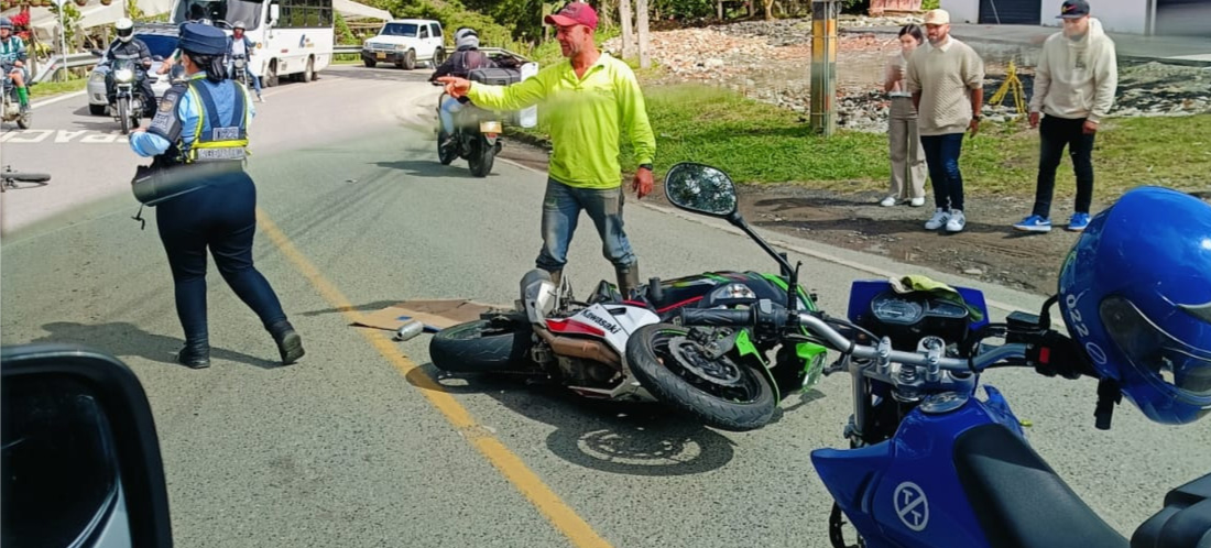 Accidente de tránsito en la vía El Carmen - Rionegro deja dos heridos