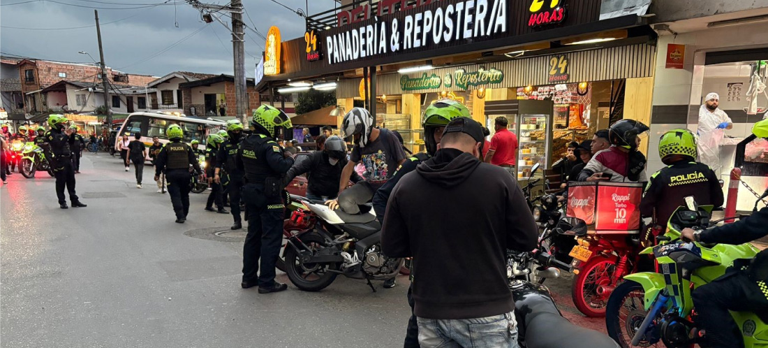 Operativo en Manrique: capturas, incautación de armas blancas, inmovilización de vehículos y comparendos