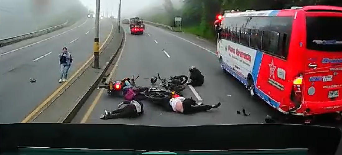 En video: así fue el aparatoso accidente de tres motociclistas en la autopista