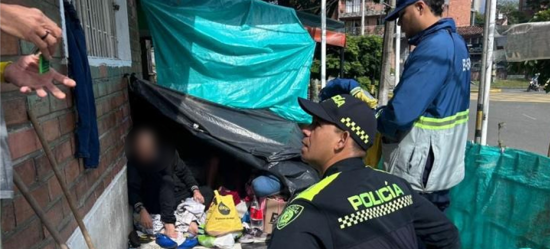 Autoridades de Medellín desmantelaron 24 cambuches en operativo de limpieza en Barrio Antioquia