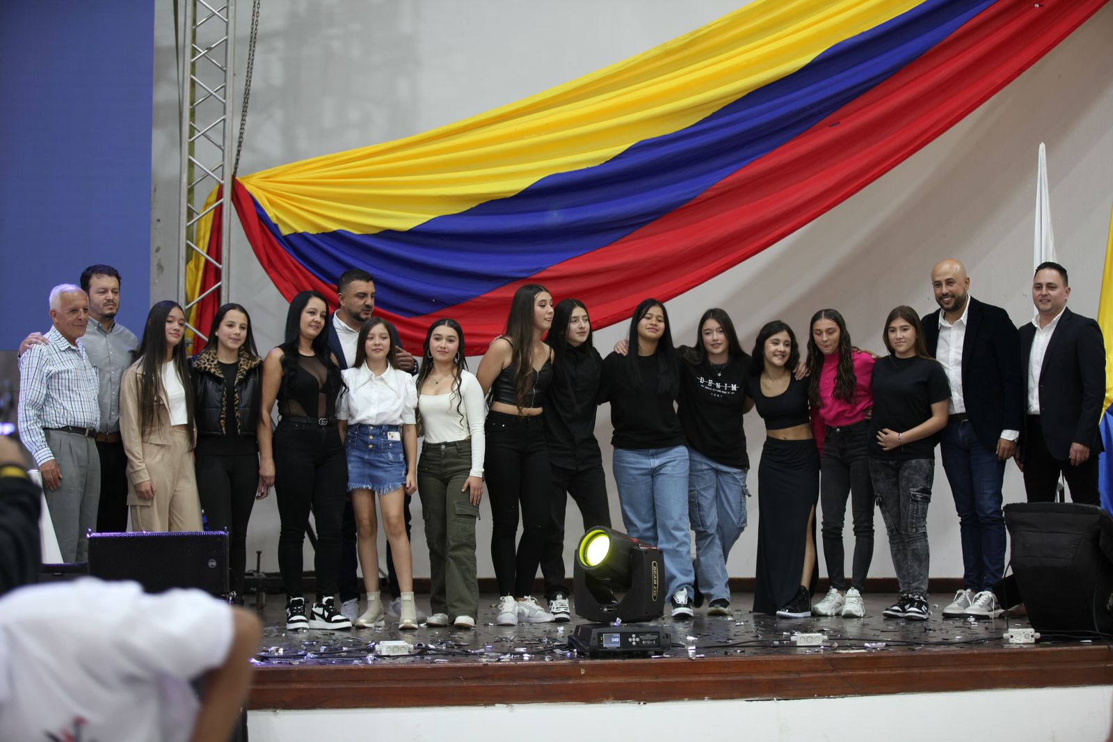 El Carmen de Viboral reconoció a los deportistas más destacados y entregó dos viviendas