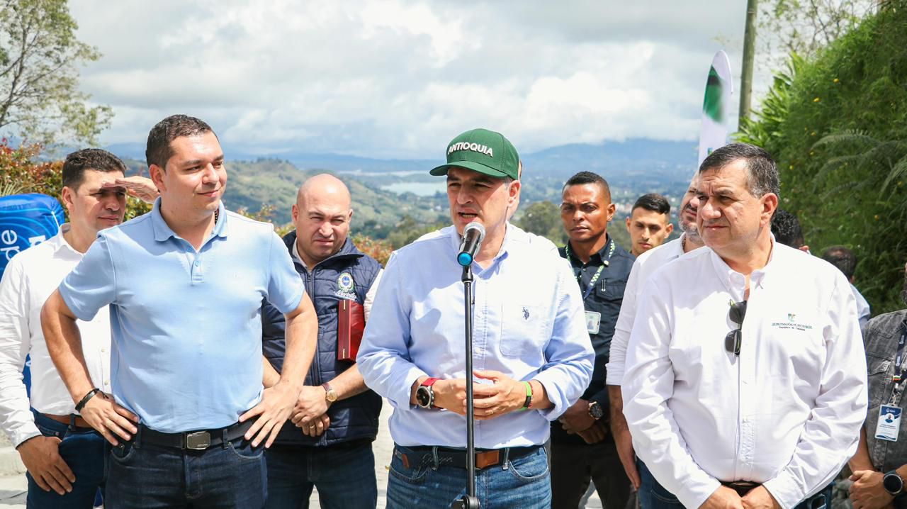 Gobernador de Antioquia destacó reducción de delitos y entregó obras en Marinilla