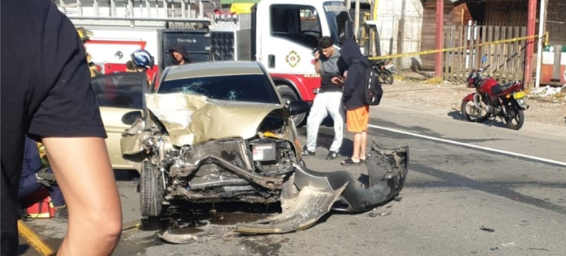 Cierre en la autopista, en la entrada de El Peñol, por accidente de tránsito