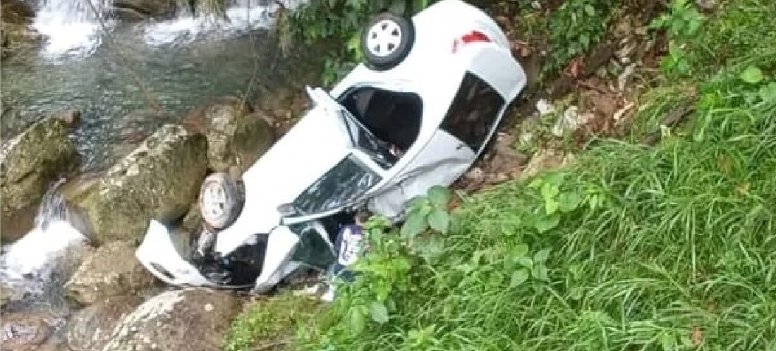 Dos mujeres heridas dejó la caída de un carro a un abismo en San Luis