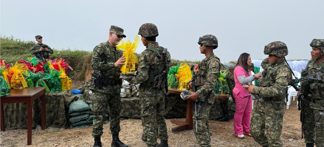 Comandante del Grupo de Caballería N4 Juan del Corral, celebró la Navidad con sus soldados en Argelia