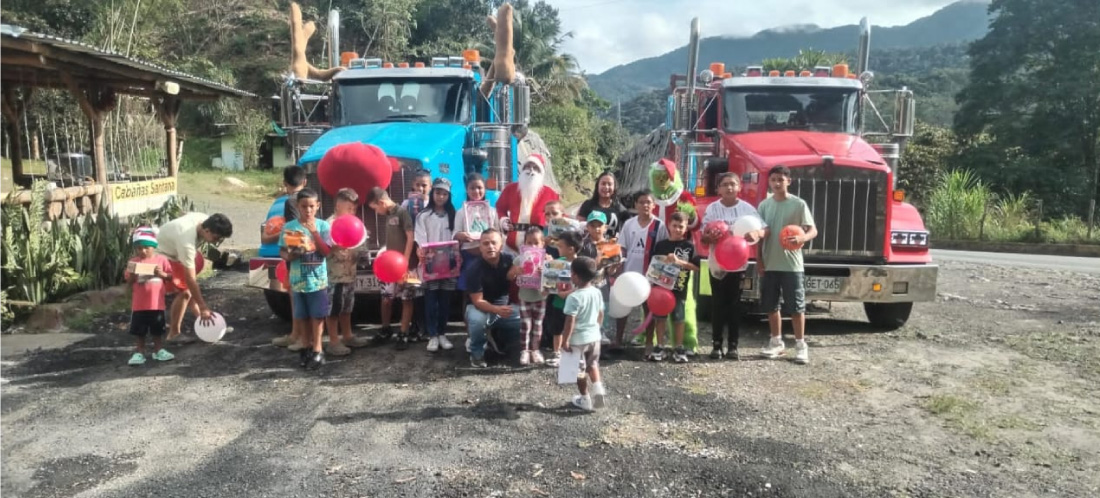 Yeison García, el Papá Noel que le dio luz a la Navidad en la Autopista